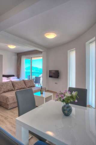 Гостевой дом Guest House Pržno Bay Свети-Стефан Номер-студио с балконом и видом на море-19