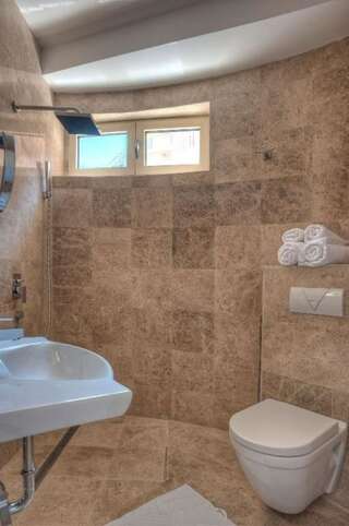 Гостевой дом Guest House Pržno Bay Свети-Стефан Номер-студио с балконом и видом на море-31